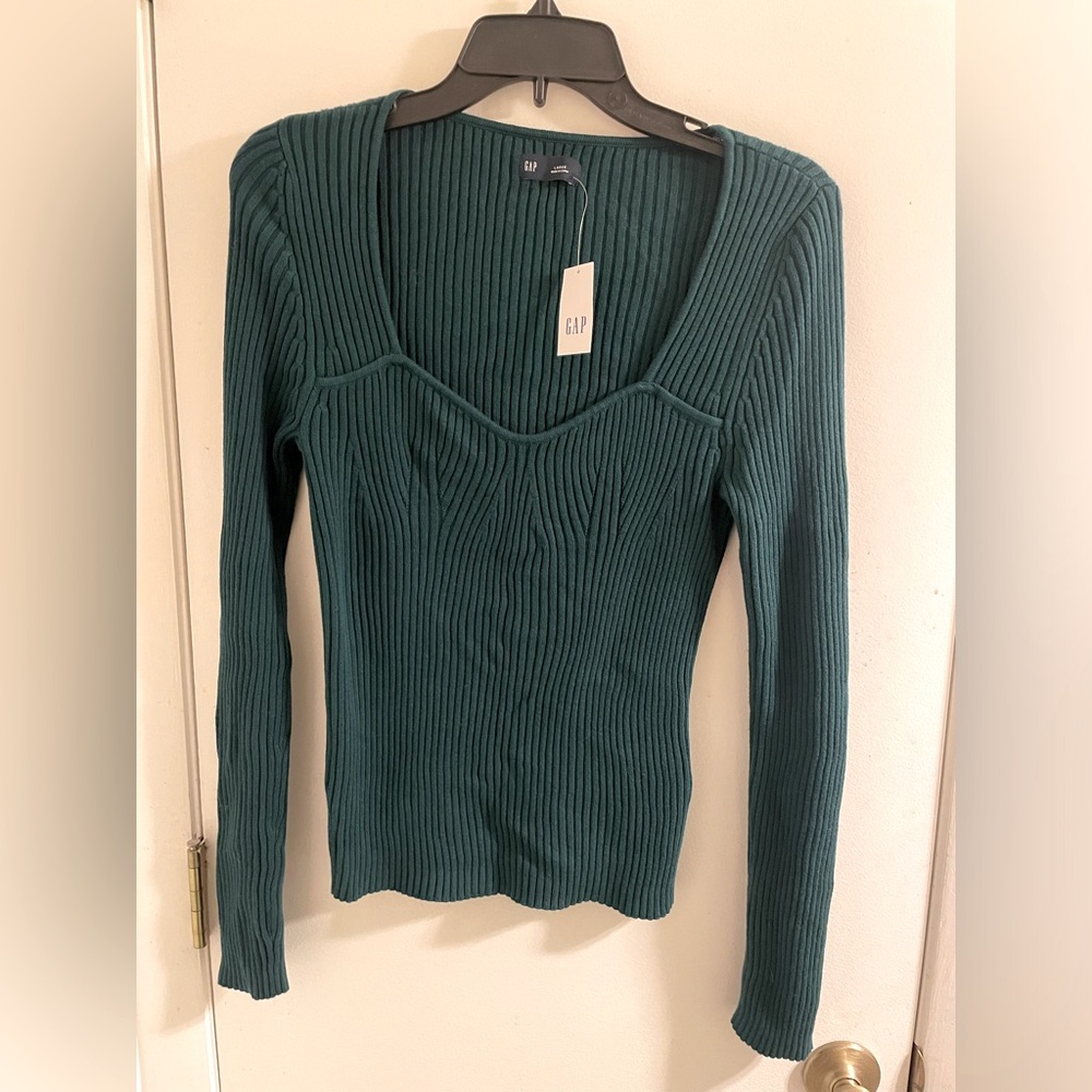 NWT Gap sweater sz L